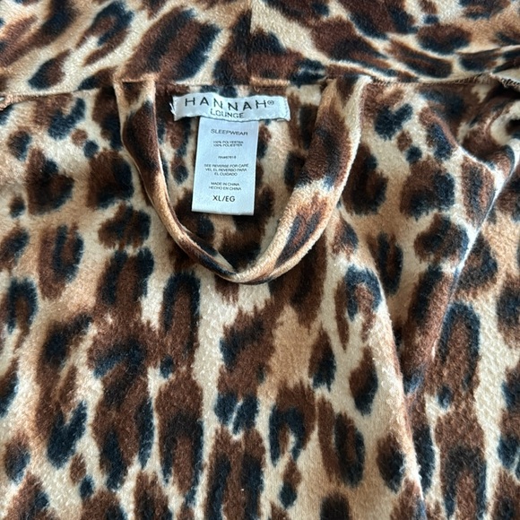 NWOT Hannah Lounge Animal Print Robe - Picture 10 of 11